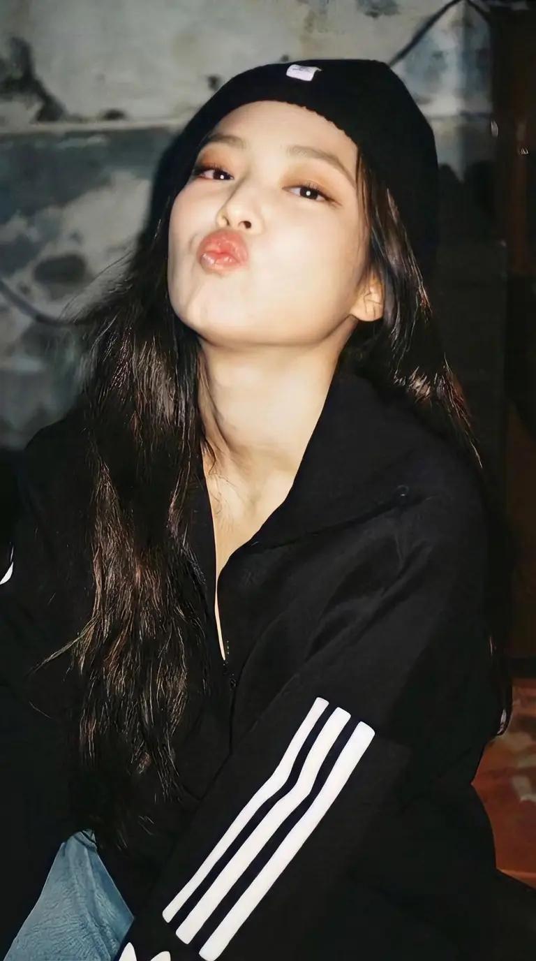 "Kim Jennie" (The name remains unchanged as it is a proper noun.) thumbnail