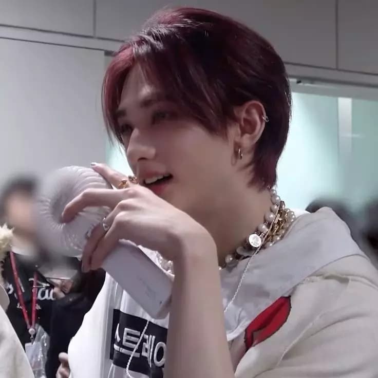 Hwang Hyunjin thumbnail
