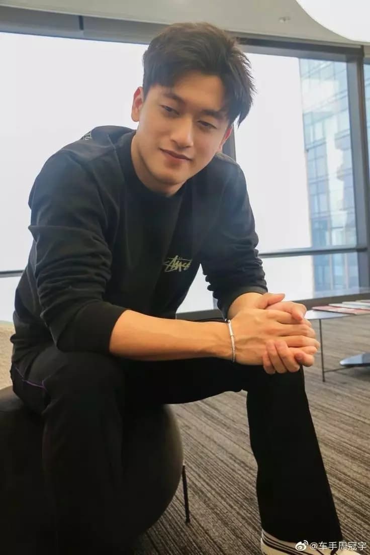 Zhou Guanyu thumbnail