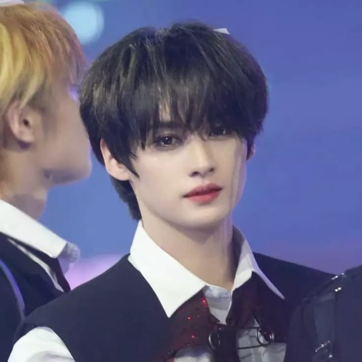 Lee Know thumbnail