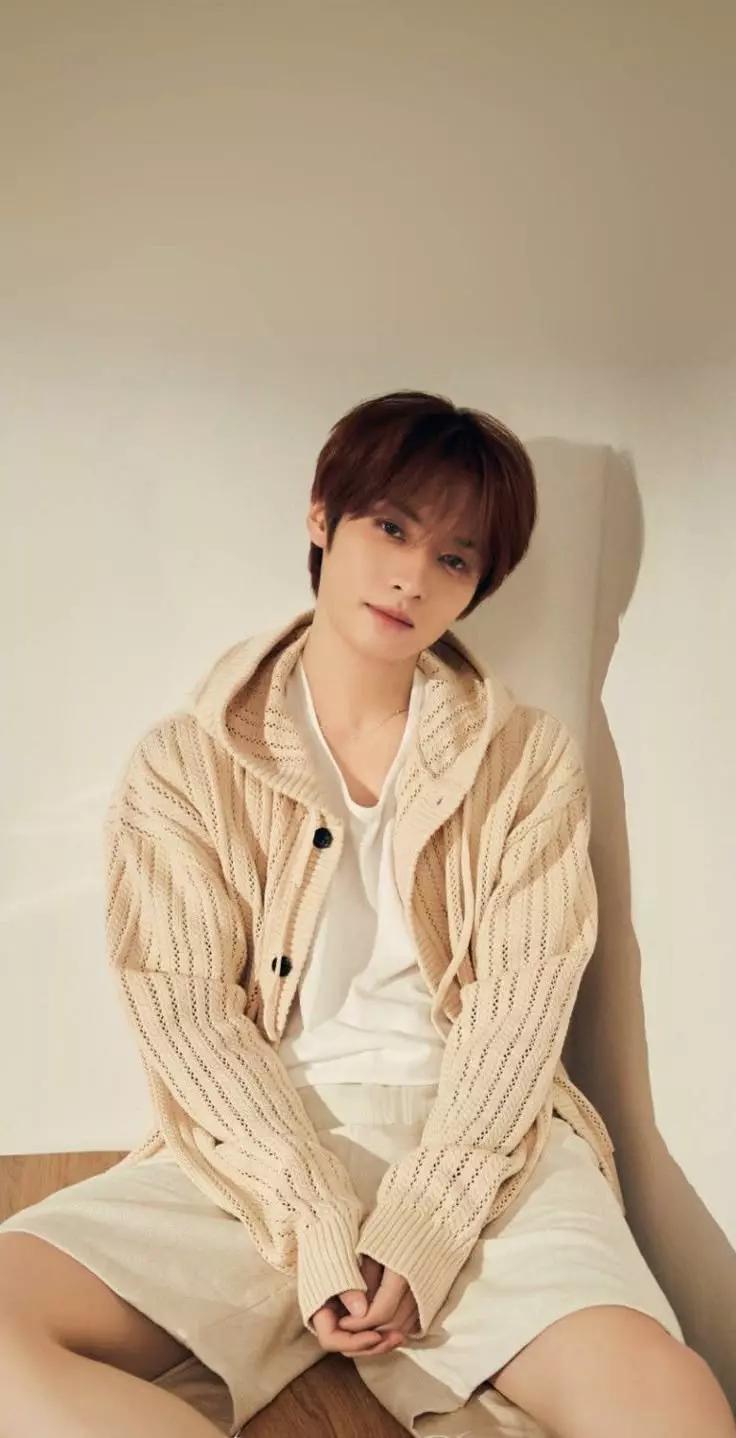 Lee Know thumbnail