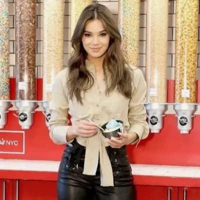 Hailee Steinfeld thumbnail
