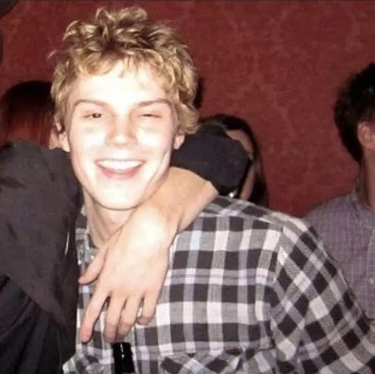 Evan Peters thumbnail