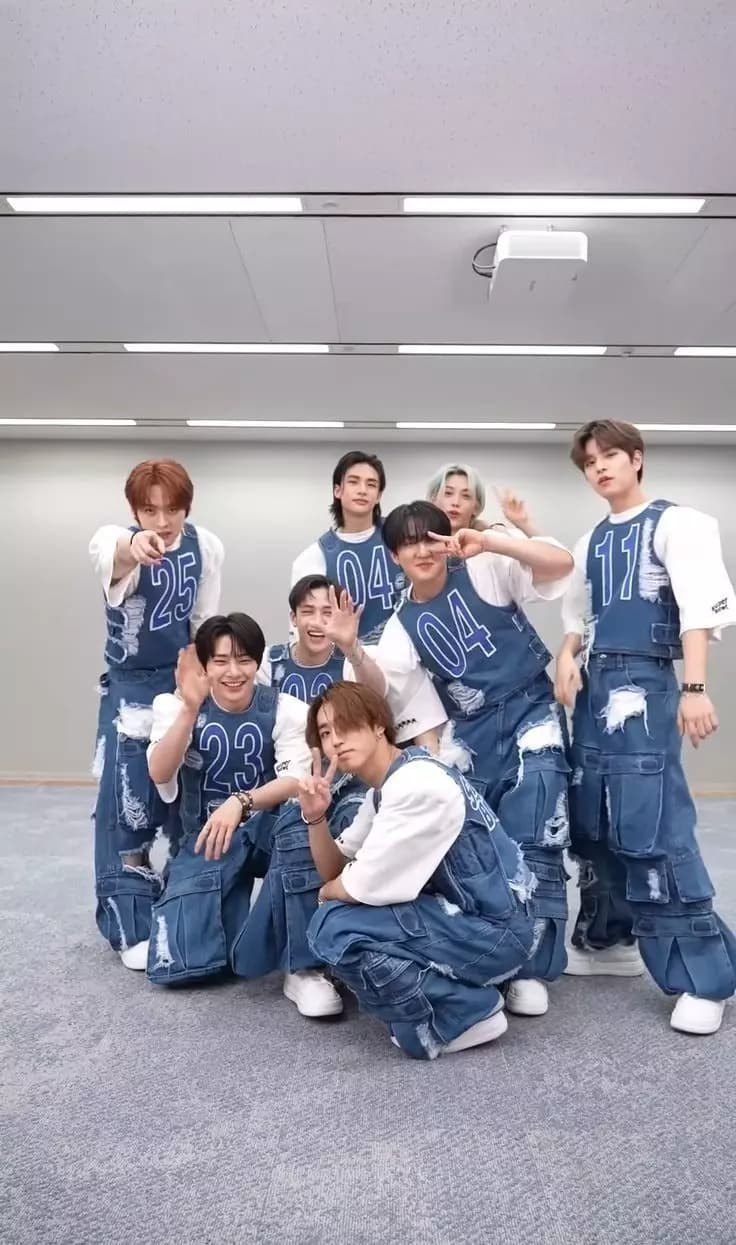 Stray Kids thumbnail