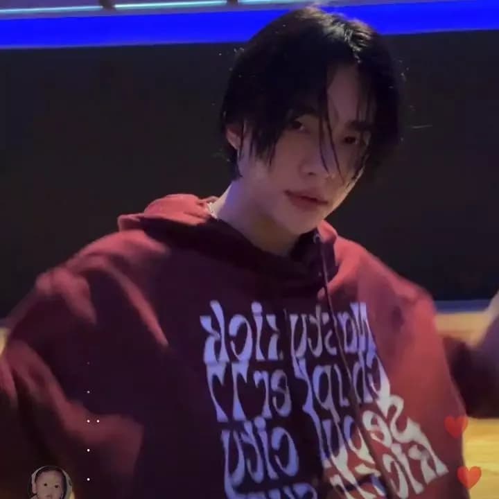 Hwang Hyunjin thumbnail