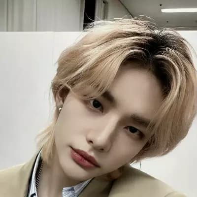 Hwang Hyunjin thumbnail