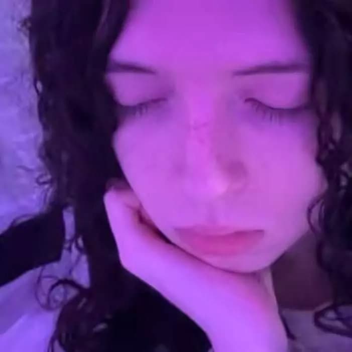 The moon is shining. thumbnail