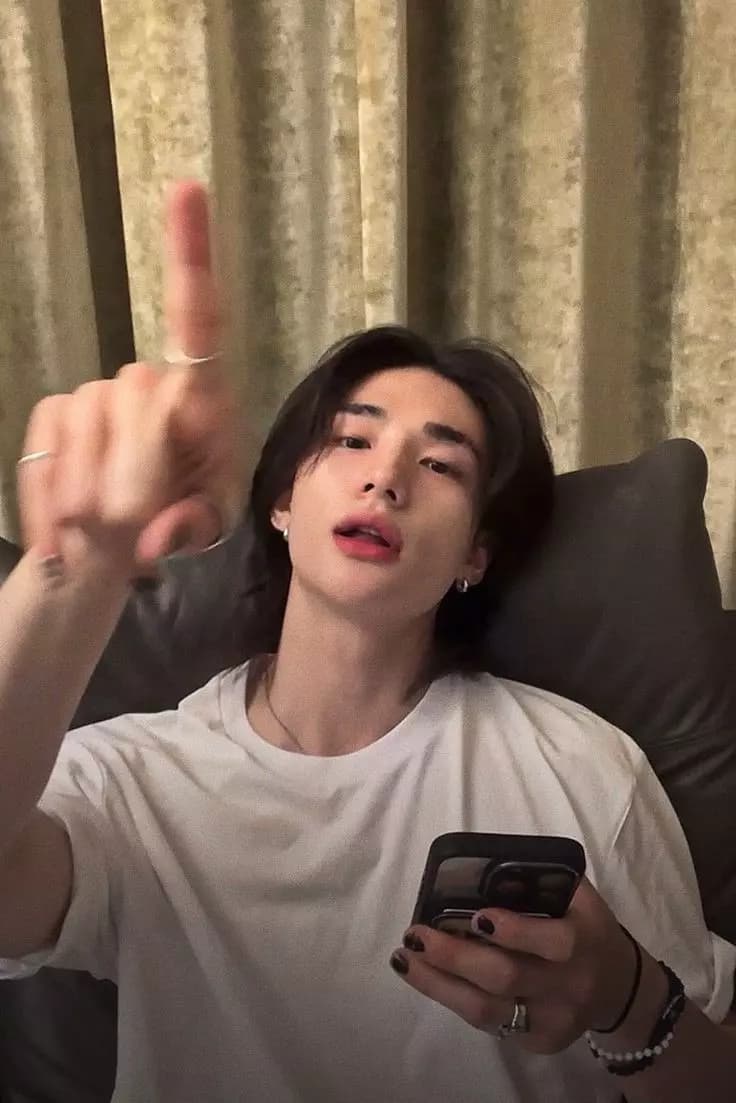 Hwang Hyunjin thumbnail