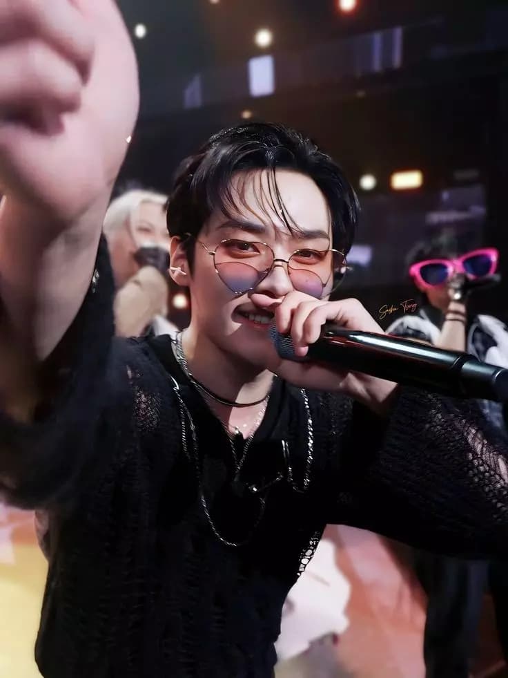 Lee Know thumbnail