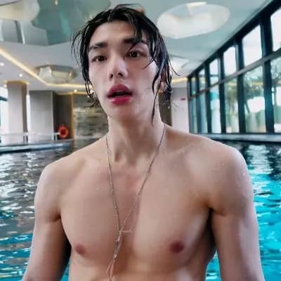 Hwang Hyunjin thumbnail