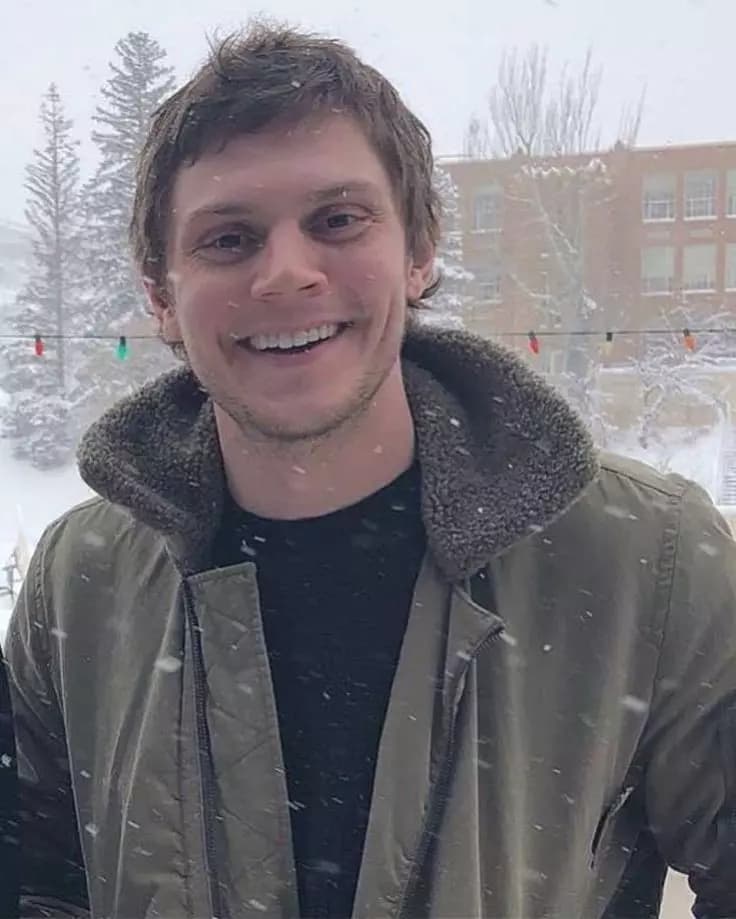 Evan Peters thumbnail