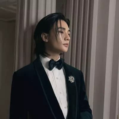 Hwang Hyunjin thumbnail