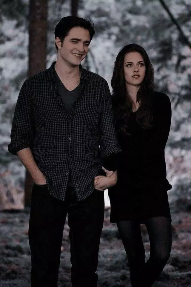 Bella Cullen and Edward Cullen  thumbnail