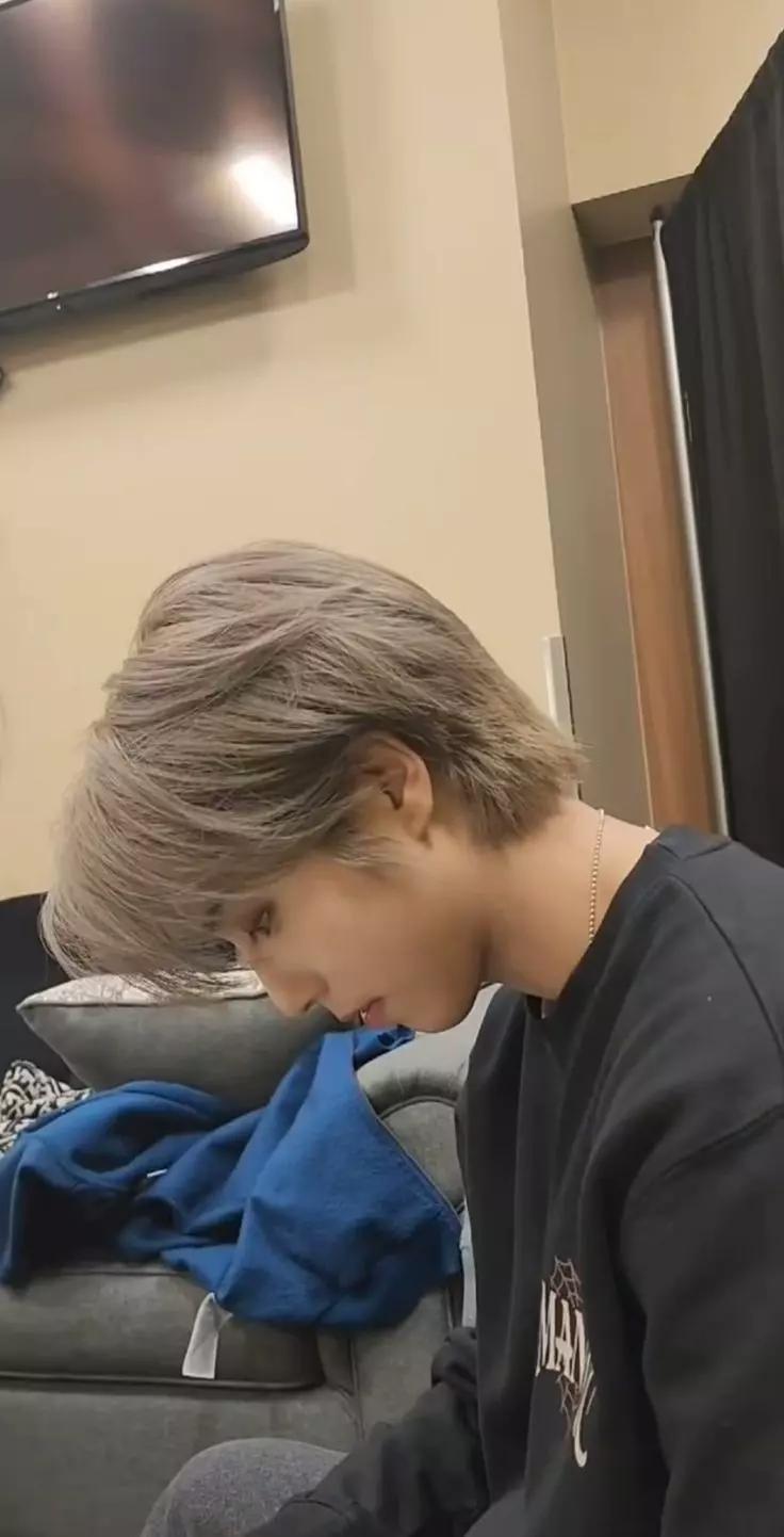 Han jisung  thumbnail