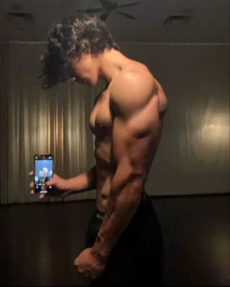 Alex thumbnail