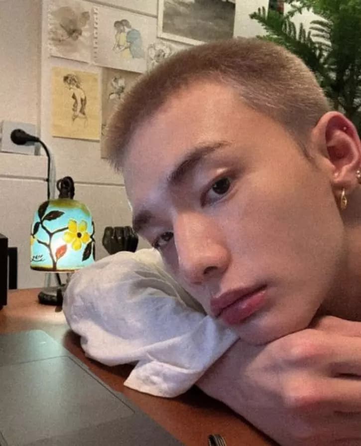Hwang Hyunjin thumbnail