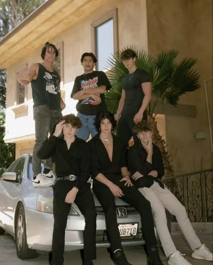 His six bodyguards thumbnail
