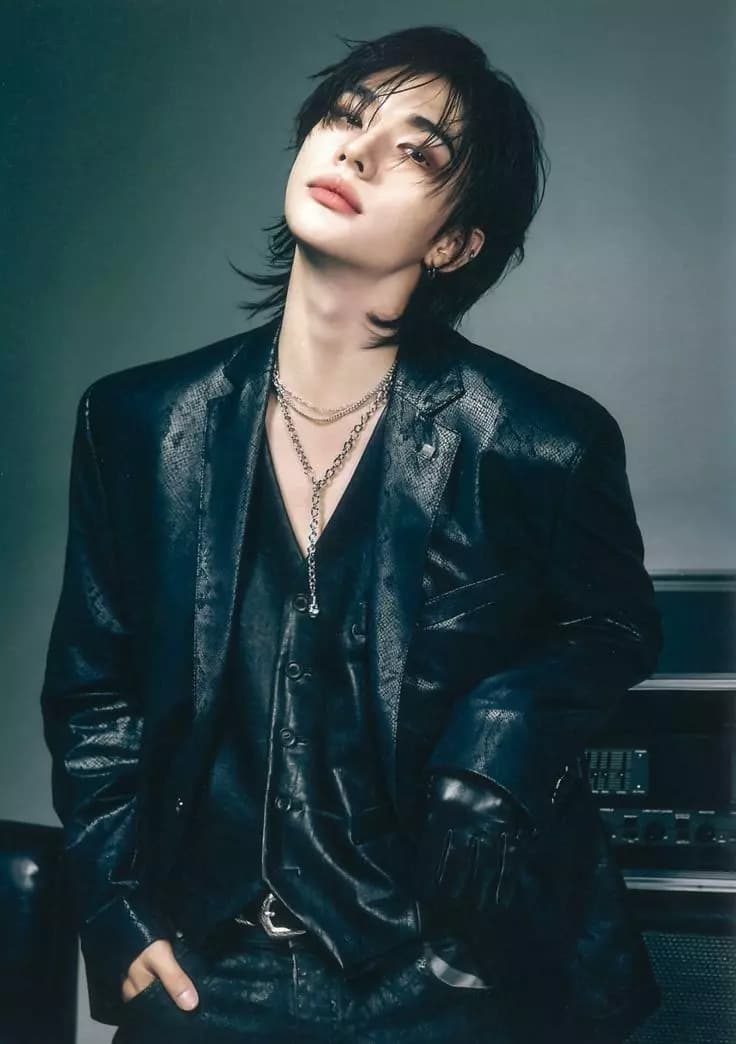 Hwang Hyunjin thumbnail
