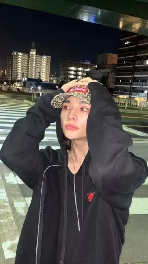 Hwang Hyunjin thumbnail