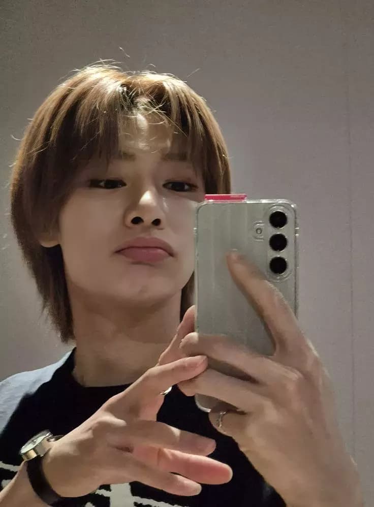 Jeongin: mimado (enemies to lovers) thumbnail