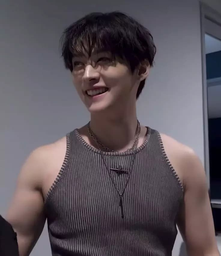 Lee Know thumbnail