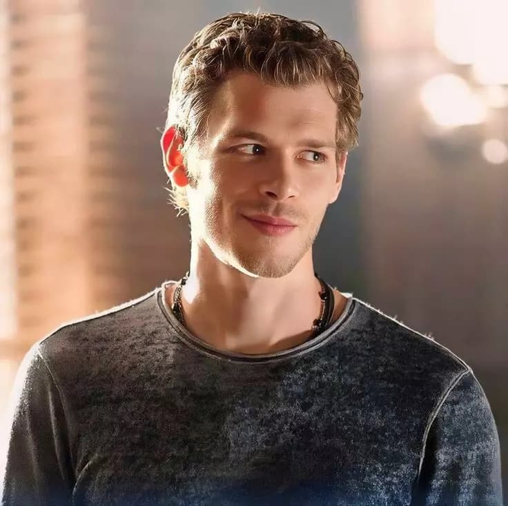 Be Klaus's husband stuck to him by his wolf thumbnail