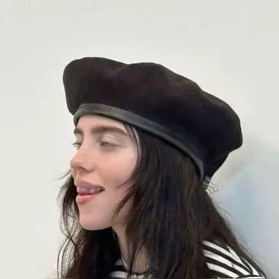 Billie Eish 🫦 / P> thumbnail