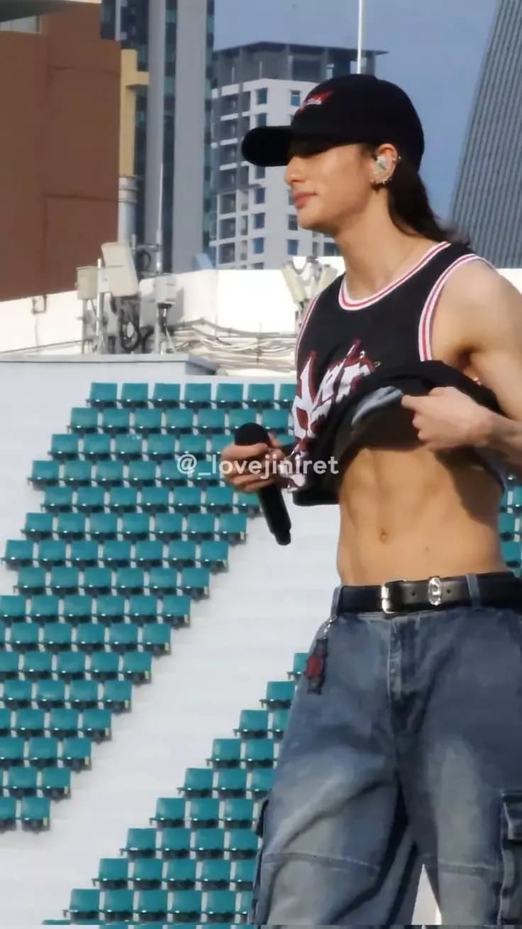 Hwang Hyunjin thumbnail