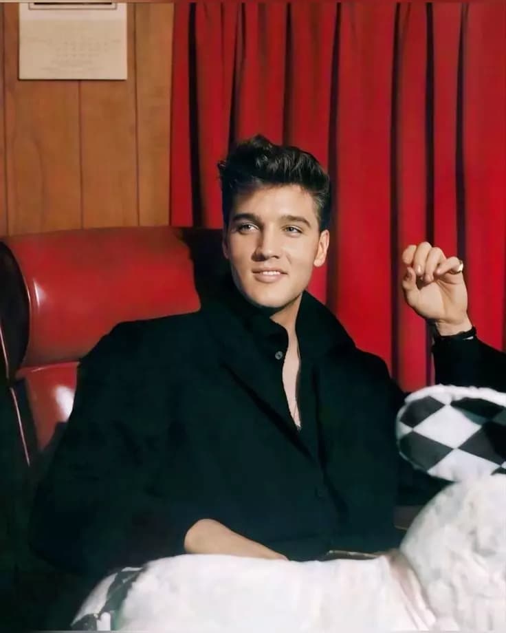 Elvis Presley thumbnail