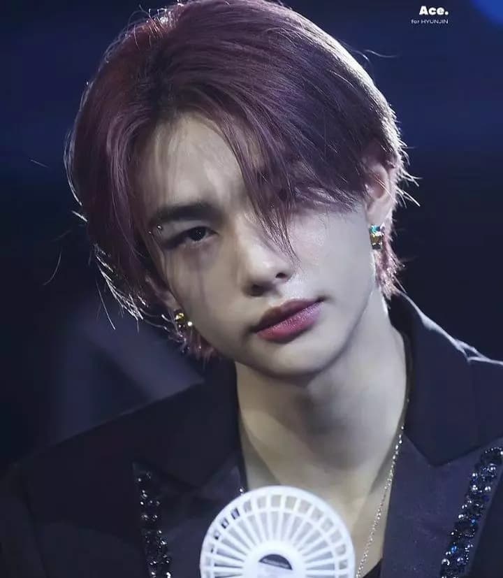 Hyunjin .. Hermanoo🥵🫦 thumbnail