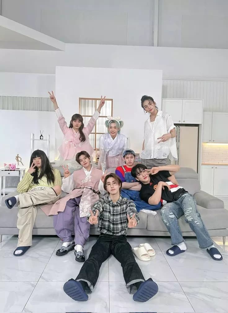 Straykids - familly thumbnail