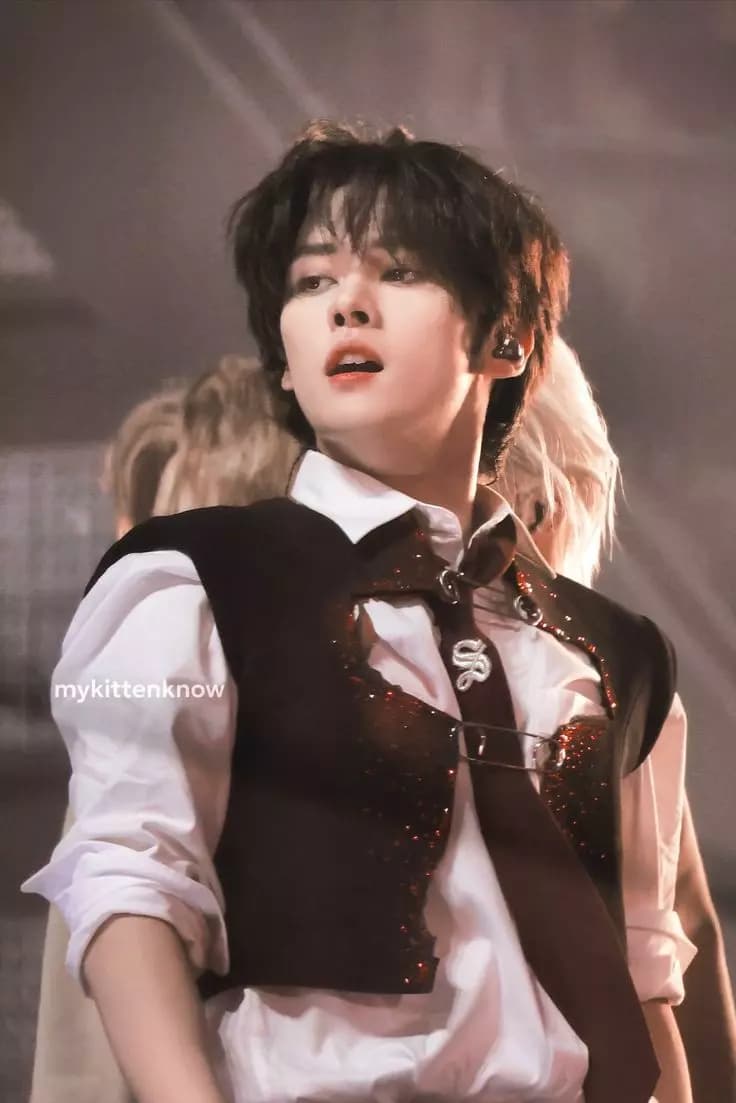 Lee Know thumbnail