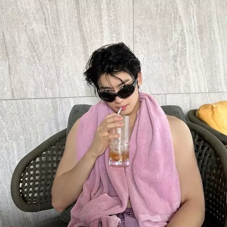 Eunwoo — A Babá thumbnail