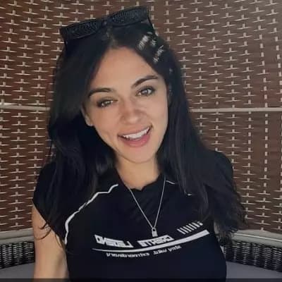Courtney 424 thumbnail