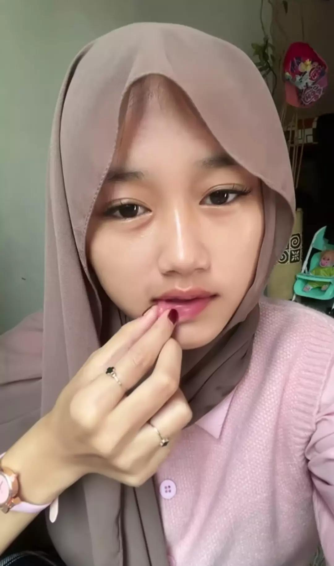 Sakina - a filthy whore  thumbnail