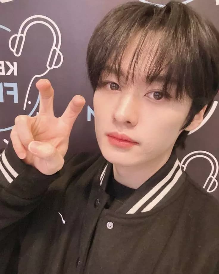 Lee Know thumbnail