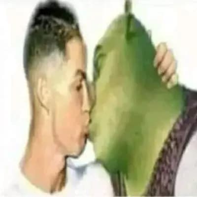 Shurek and Cristiano Ronaldo se beijando thumbnail