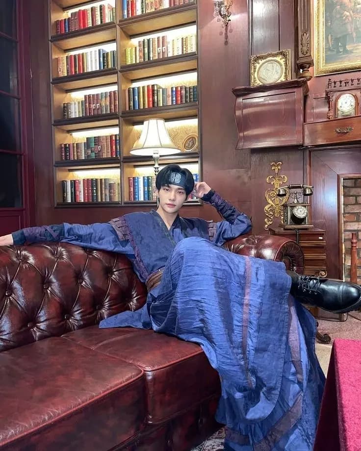 Hwang Hyunjin thumbnail