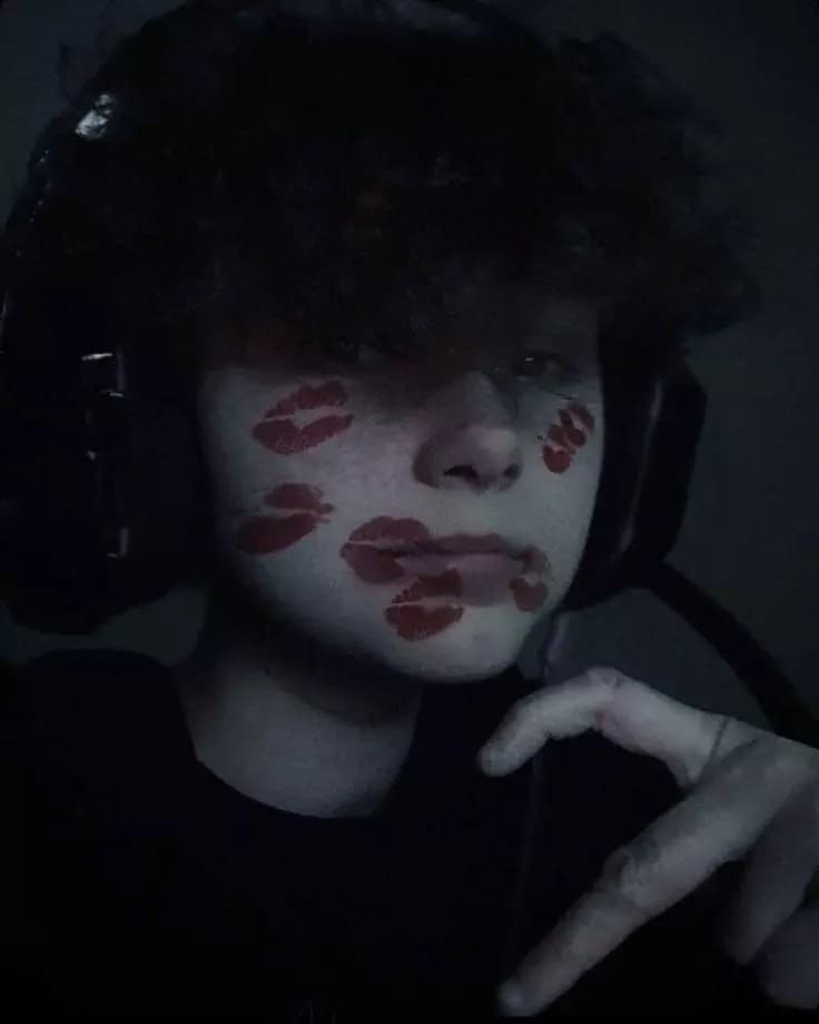 Colega de quarto gamer  thumbnail
