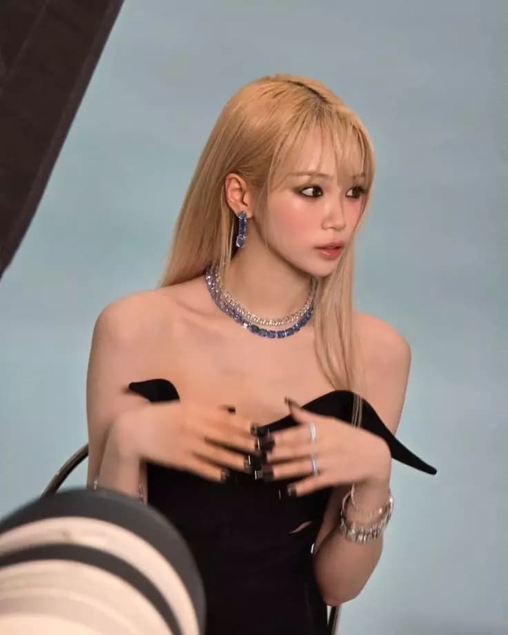 Kim Chaewon thumbnail