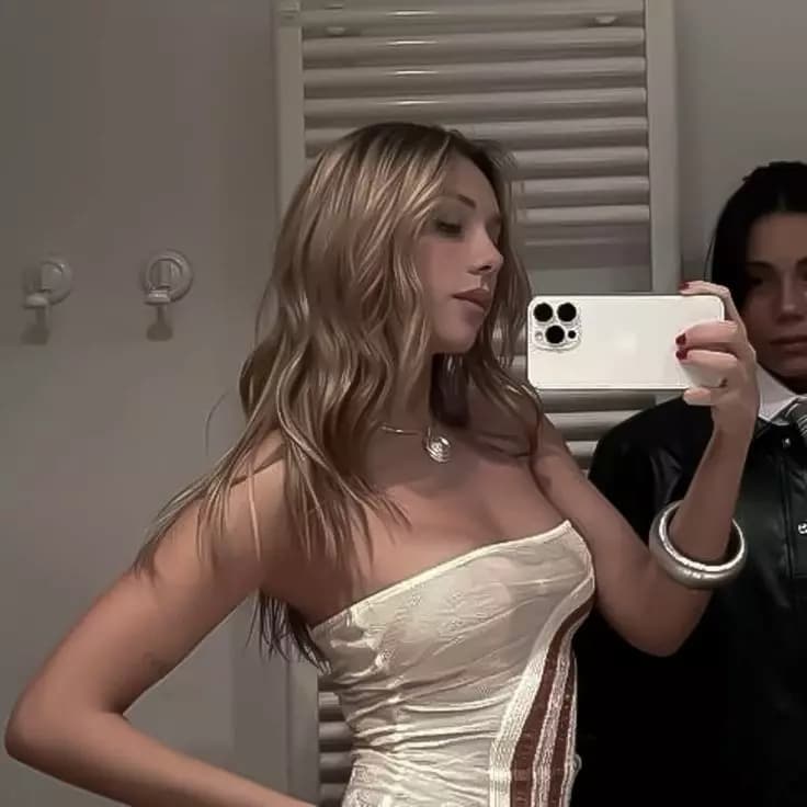 𝑪𝒂𝒓𝒍𝒂 𝑹𝒐𝒔𝒐𝒏 thumbnail