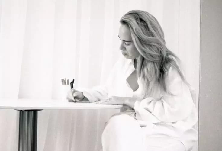 Adele. (GL) thumbnail