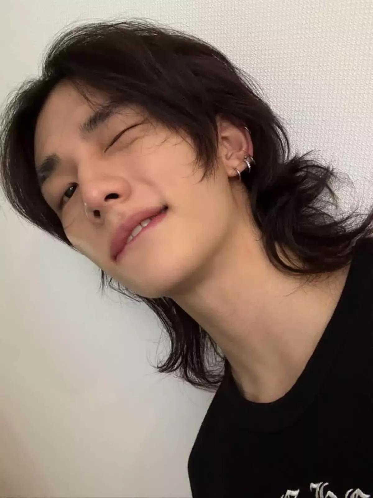 Hwang Hyunjin  thumbnail