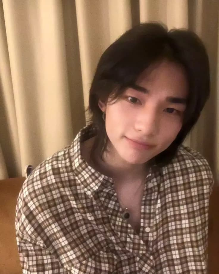 Hyunjin thumbnail