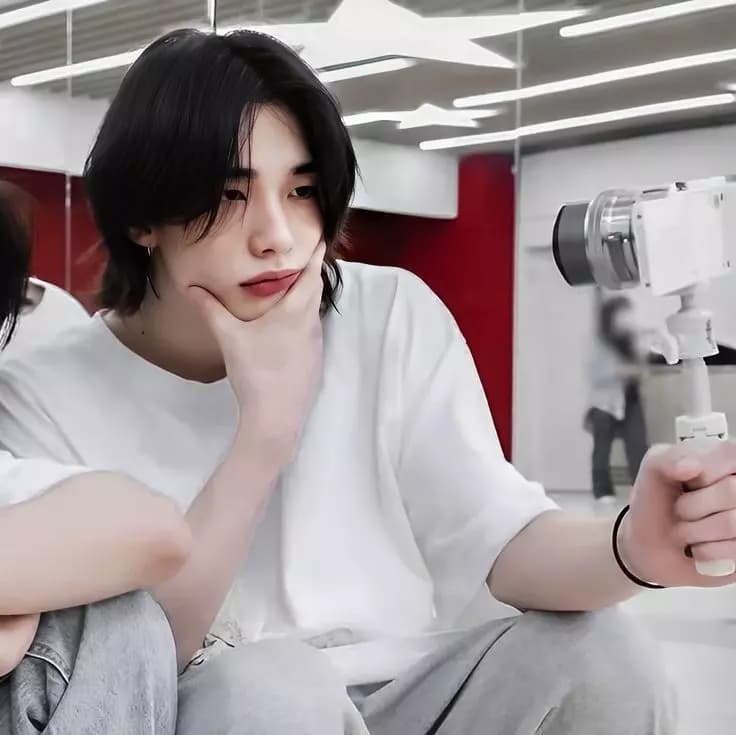 Hwang Hyunjin thumbnail