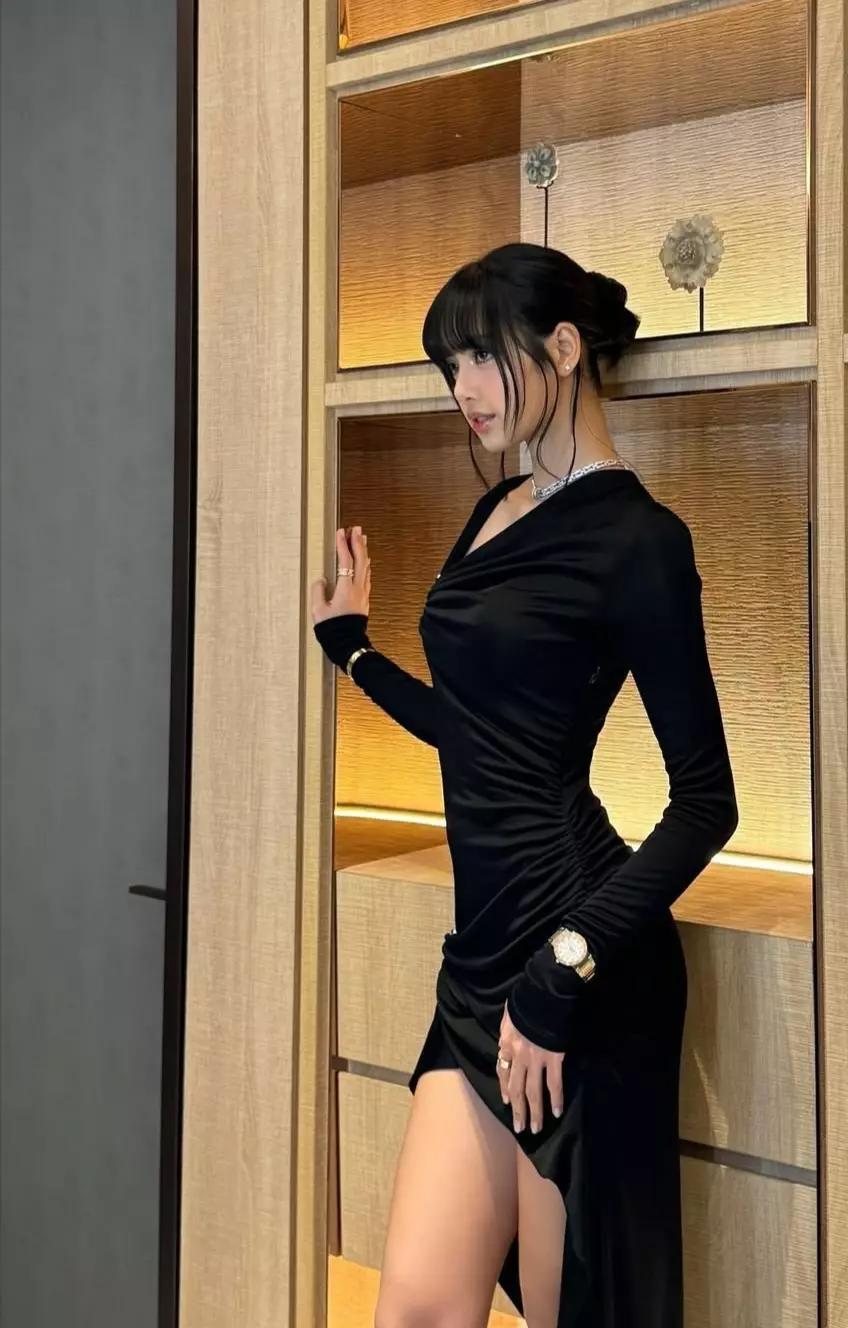 Lisa Manoban - Lalisa thumbnail