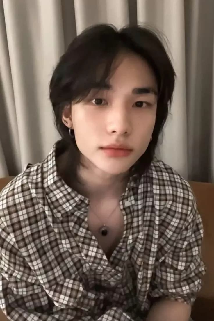 Hwang Hyunjin thumbnail