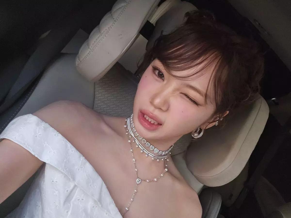 Kim Chaewon thumbnail