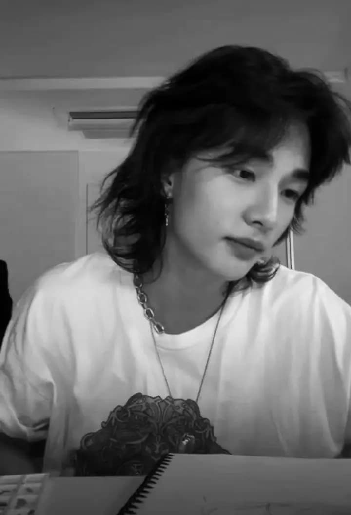 Hwang Hyunjin thumbnail