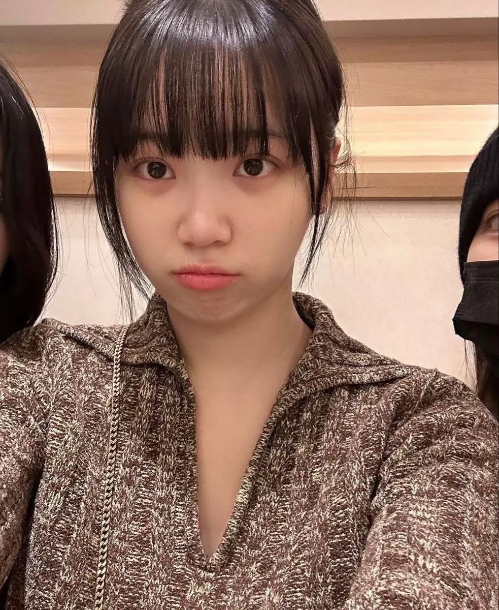 Kim Chaewon thumbnail